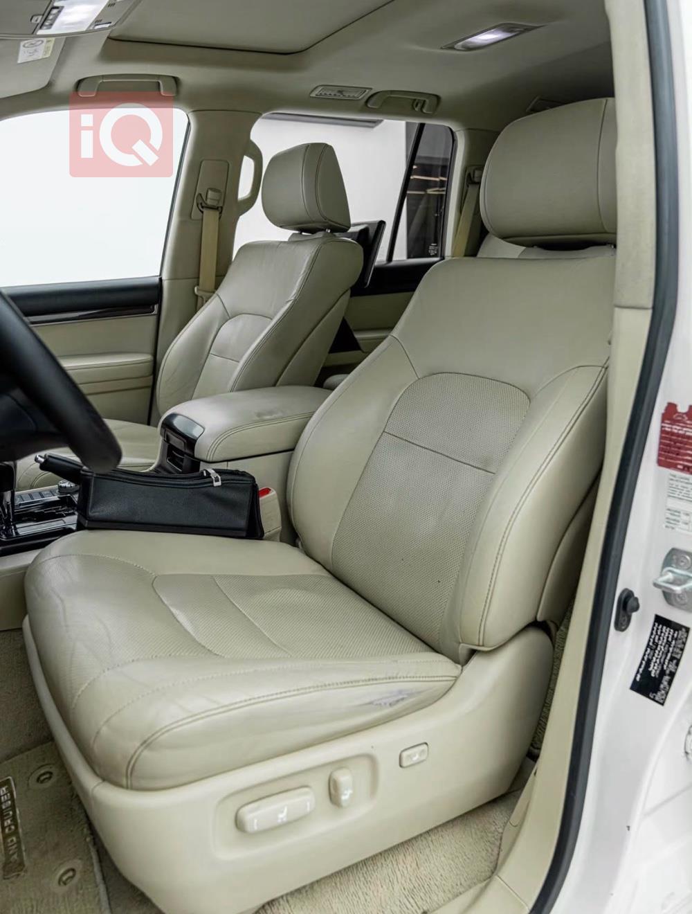 تۆیۆتا لاند کروزەر